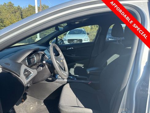 Used 2017 Chevrolet Cruze LT w/ Convenience Package image 15