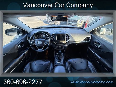 Used 2019 Jeep Cherokee Latitude Plus w/ Cold Weather Group image 18