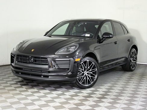 Certified 2025 Porsche Macan AWD/4WD image 1