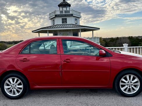 Used 2010 Toyota Corolla LE image 4