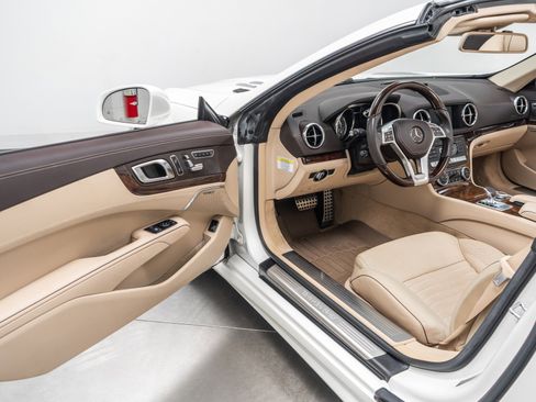 Used 2013 Mercedes-Benz SL 550 image 23