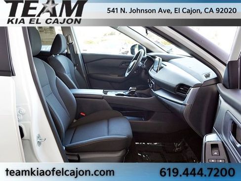 Used 2024 Nissan Rogue S FWD image 11
