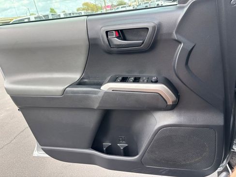 Used 2022 Toyota Tacoma SR5 image 22