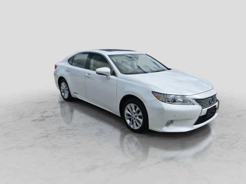 Used 2013 Lexus ES 300h w/ Premium Pkg FWD image 2
