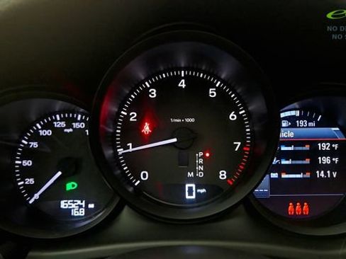 Used 2024 Porsche Macan AWD/4WD image 53