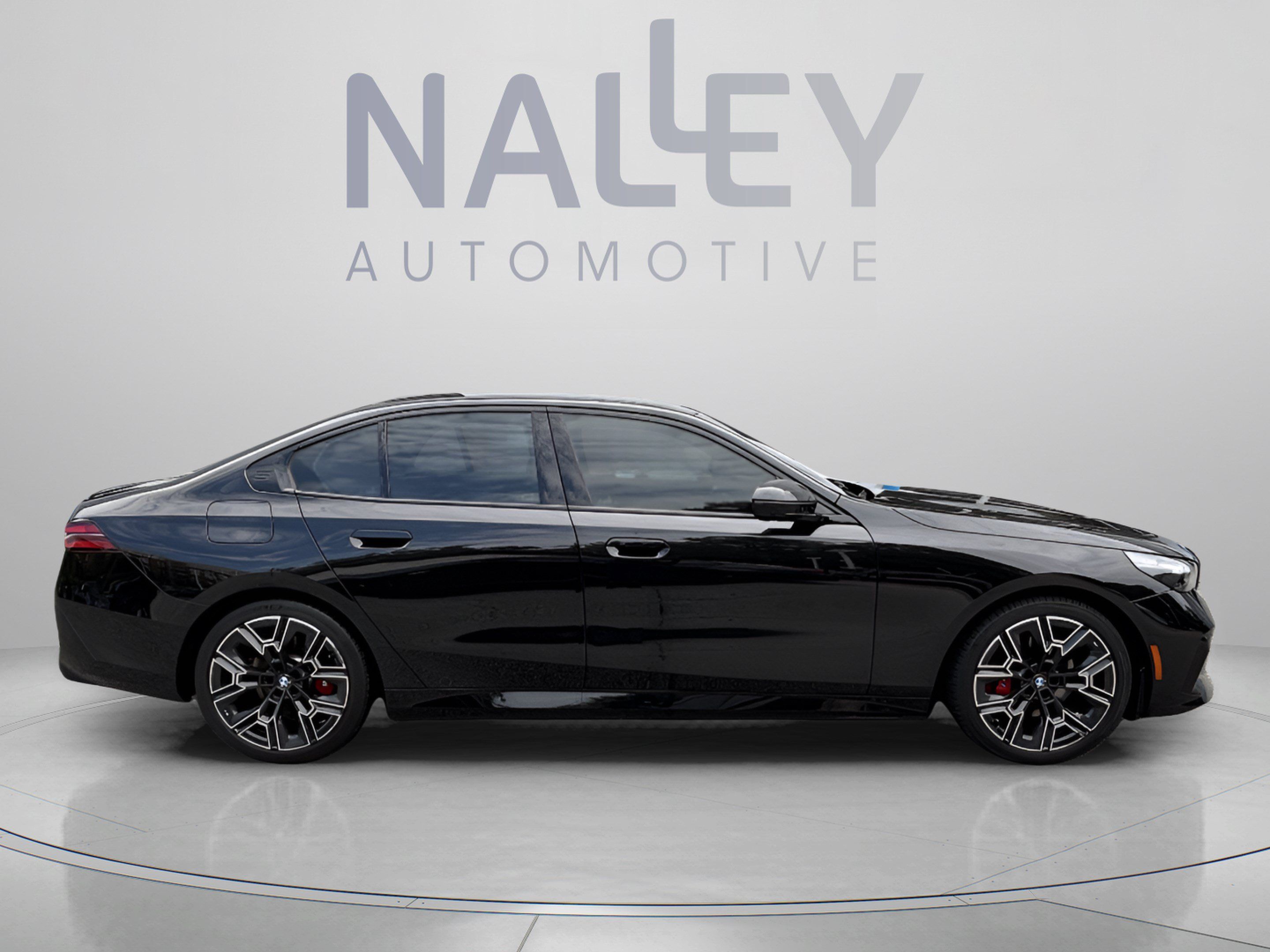 Used 2024 BMW 530i w/ M Sport Package RWD image 4