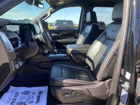 Used 2025 GMC Yukon XL Denali AWD/4WD image 21