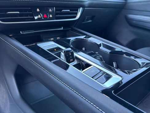 Used 2025 Volkswagen Atlas Cross Sport SE image 43