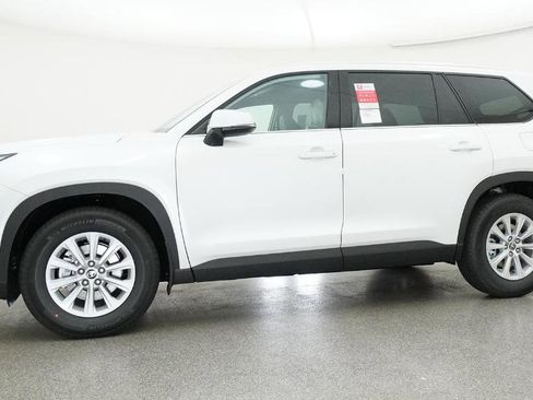 New 2026 Toyota Grand Highlander XLE image 30