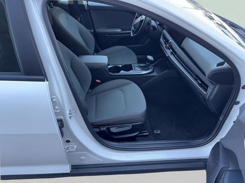 Used 2025 Kia K4 FWD image 12