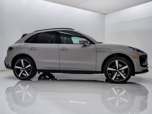 Certified 2026 Porsche Macan AWD/4WD image 9
