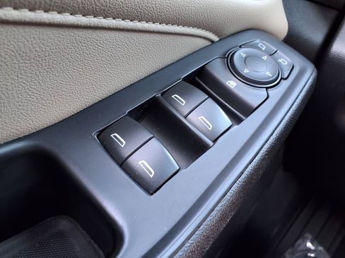 Used 2023 Chevrolet Traverse LS FWD image 18