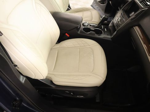 Used 2018 Ford Explorer Platinum image 15