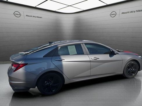 Used 2022 Hyundai Elantra SEL image 4