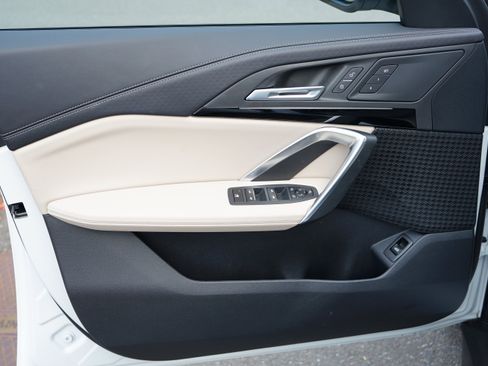 Used 2025 BMW X2 xDrive28i w/ Convenience Package image 19