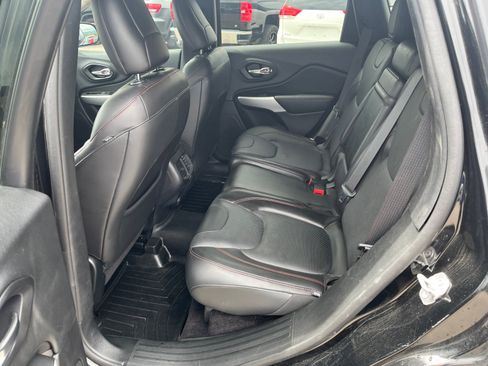 Used 2018 Jeep Cherokee Trailhawk w/ Quick Order Package 27L AWD/4WD image 28