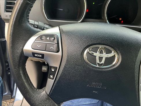 Used 2011 Toyota Highlander Limited w/ Tow Pkg AWD/4WD image 11