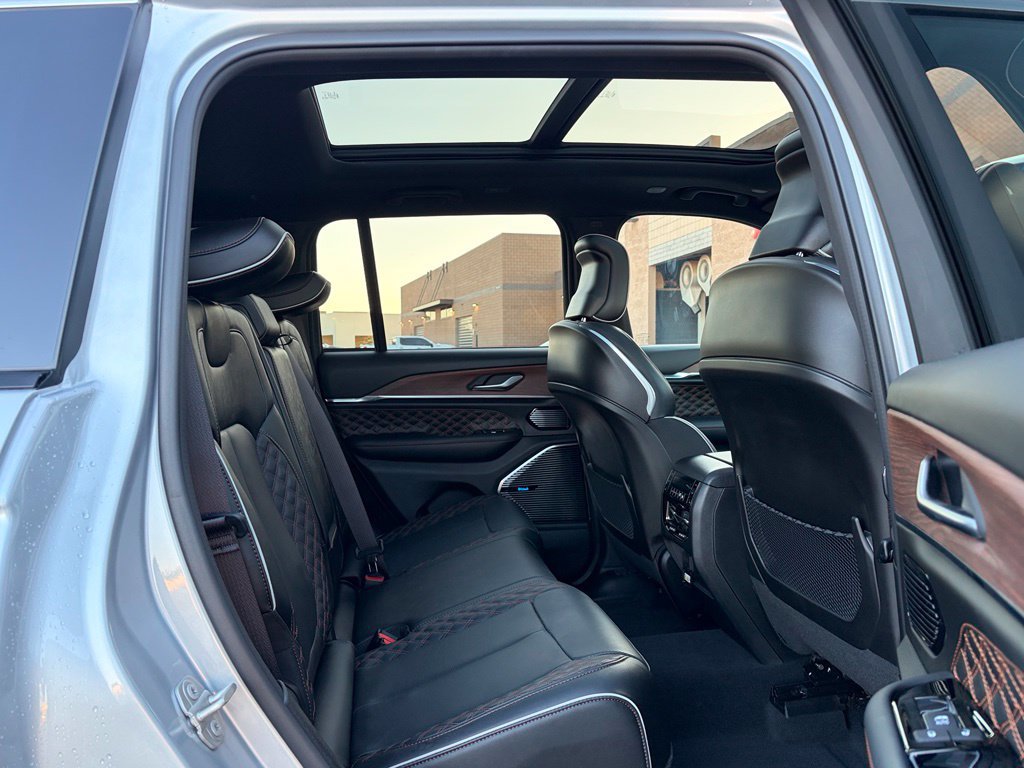 Used 2024 Jeep Grand Cherokee Summit w/ Advanced Protech Group IV AWD/4WD image 15