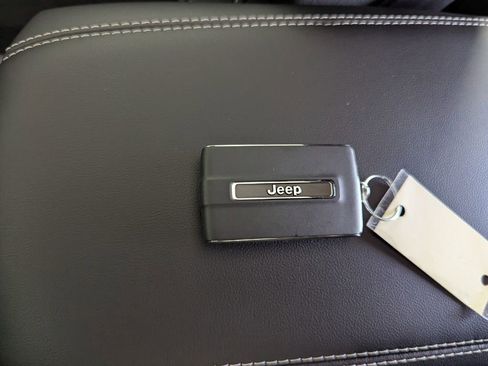 New 2025 Jeep Grand Cherokee Laredo X w/ Luxury Tech Group I image 31