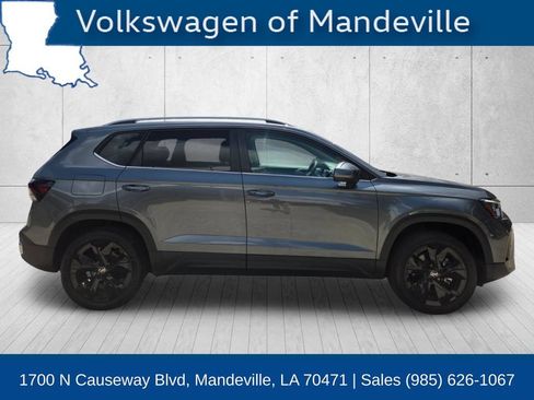 Certified 2025 Volkswagen Taos SE FWD image 6