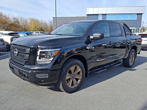 Certified 2024 Nissan Titan SV w/ SV Bronze Edition Package image 3