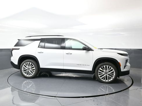 New 2026 Chevrolet Traverse LT image 2