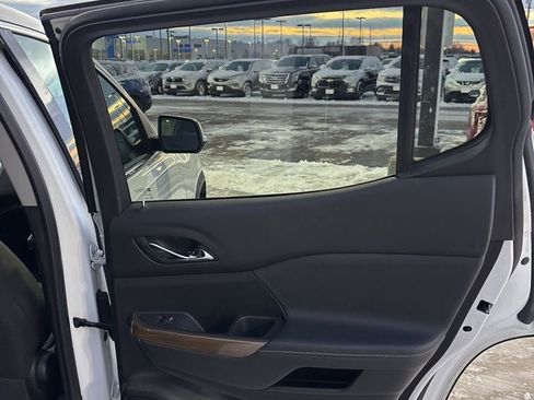 Used 2023 GMC Acadia SLE w/ LPO, Floor Liner Package image 21