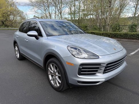 Used 2019 Porsche Cayenne S w/ Premium Package AWD/4WD image 3