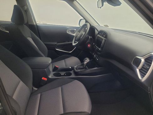 Used 2025 Kia Soul LX image 21