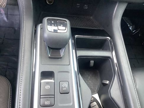 Used 2022 Nissan Pathfinder SL AWD/4WD image 18