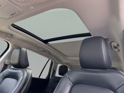 Certified 2025 Lincoln Aviator AWD image 23