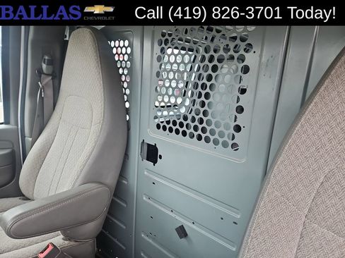 Used 2015 GMC Savana 2500 RWD image 18