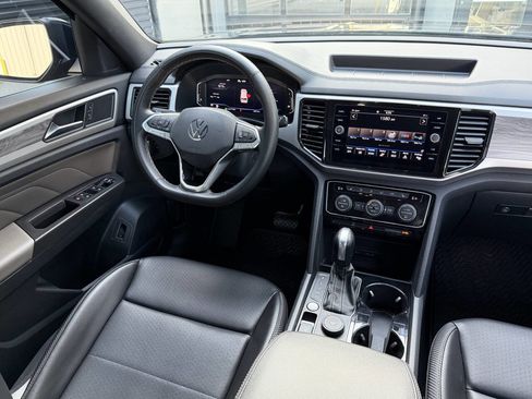 Used 2022 Volkswagen Atlas Cross Sport SE image 24