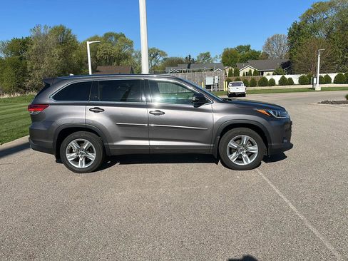 Used 2017 Toyota Highlander Limited AWD/4WD image 2