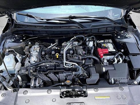 Used 2024 Nissan Altima 2.5 SV FWD image 11