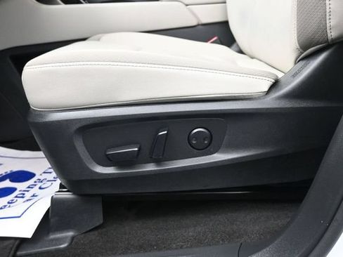 Used 2025 Nissan Pathfinder SL FWD image 55