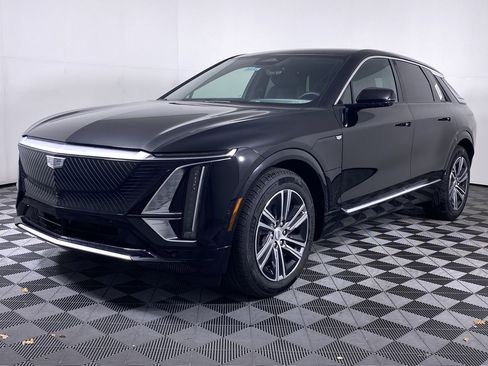 New 2025 Cadillac Lyriq Luxury w/ LPO, Floor Liner Package image 19