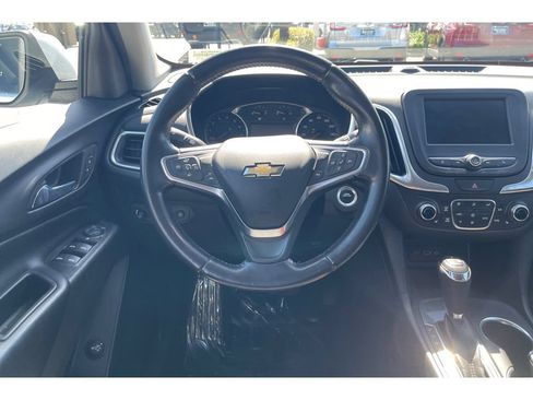 Used 2021 Chevrolet Equinox LT FWD image 16