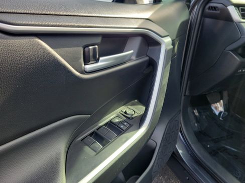 Used 2025 Toyota RAV4 XLE image 18