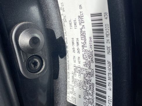 Used 2023 Toyota Tacoma TRD Off-Road image 9