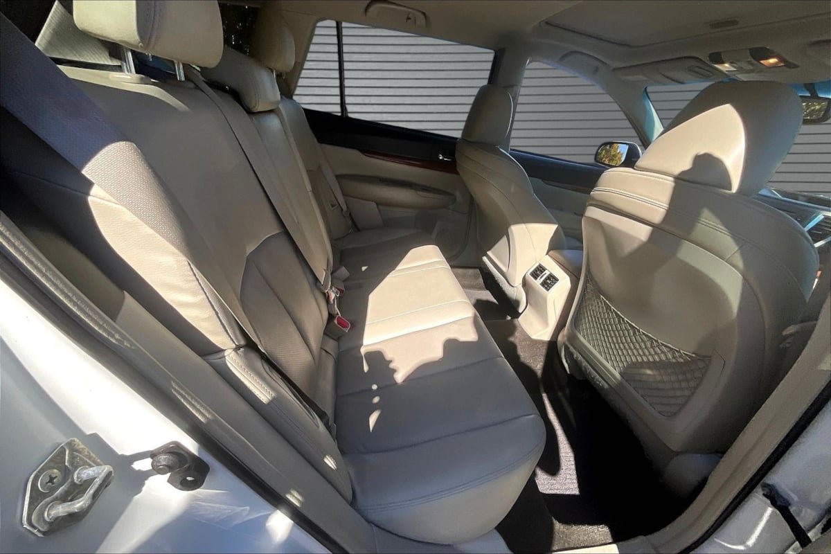 Used 2014 Subaru Outback 2.5i Limited w/ Moonroof Package AWD/4WD image 24