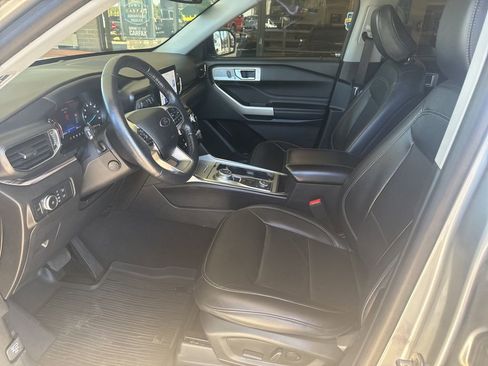 Used 2021 Ford Explorer Limited w/ Equipment Group 301A image 8