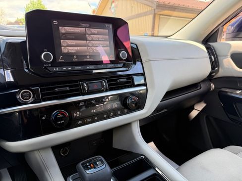 Used 2022 Nissan Pathfinder SV AWD/4WD image 10
