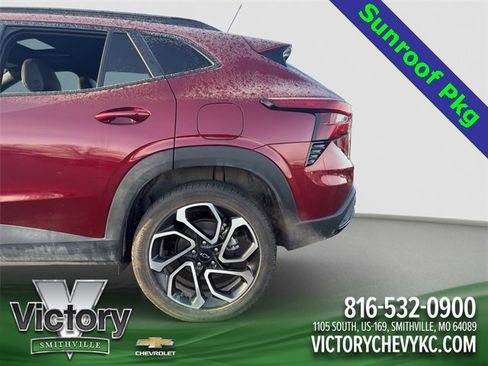 Used 2025 Chevrolet Trax RS w/ Sunroof Package image 22