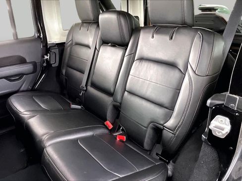 Used 2022 Jeep Wrangler Unlimited Sahara AWD/4WD image 20