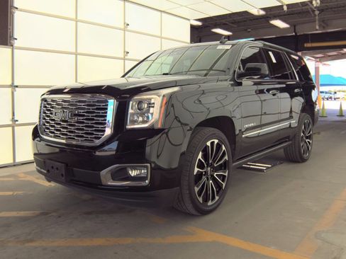 Used 2020 GMC Yukon Denali w/ Denali Premium Package image 2