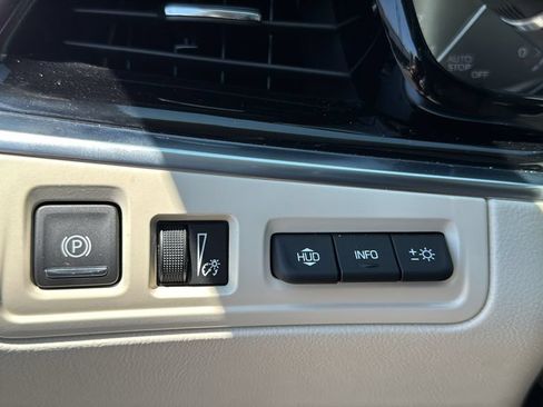 Used 2024 Cadillac XT6 Premium Luxury w/ Technology Package FWD image 7