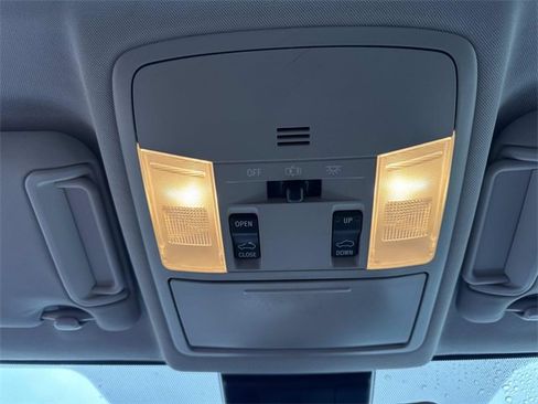 Used 2016 Toyota RAV4 Limited image 22