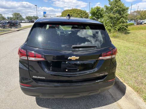 Used 2023 Chevrolet Equinox LS AWD/4WD image 9