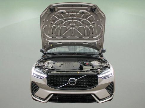 Used 2025 Volvo XC60 B5 Plus w/ Protection Package Premier AWD/4WD image 44